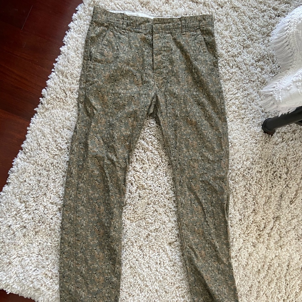 Levi’s camo pants 32/30